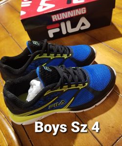 New boys size 4 Fila running athletic tennis shoes blue black nib