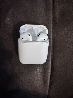 2nd Gen AirPods Case and pods