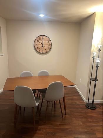 Wooden Dining Table & 4 Chairs – Barely Used