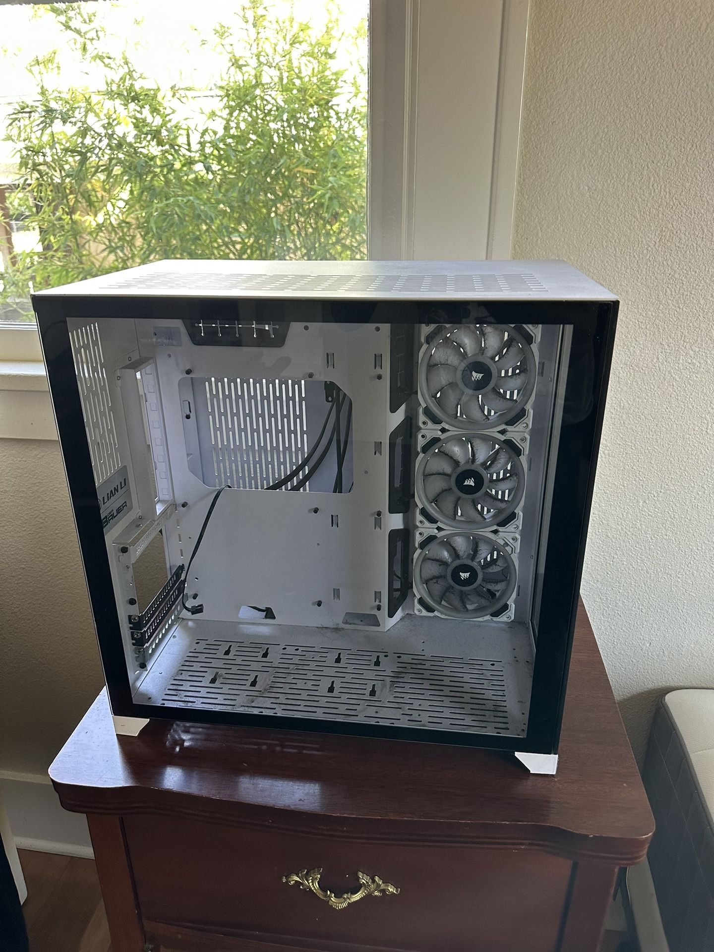 Lian Li Computer Case White