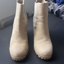 Woman’s Heel Boot Size 8.5
