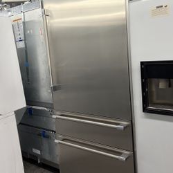 Thermador 36” Built In Bottom Freezer Stainless Steel Fridge Internal Water 