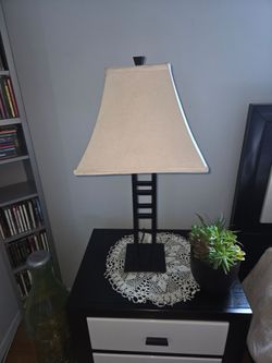 2 contemporary lamps in black