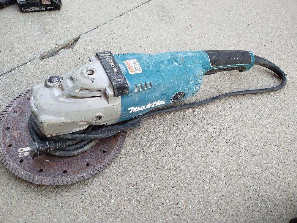 Makita 9" Grinder