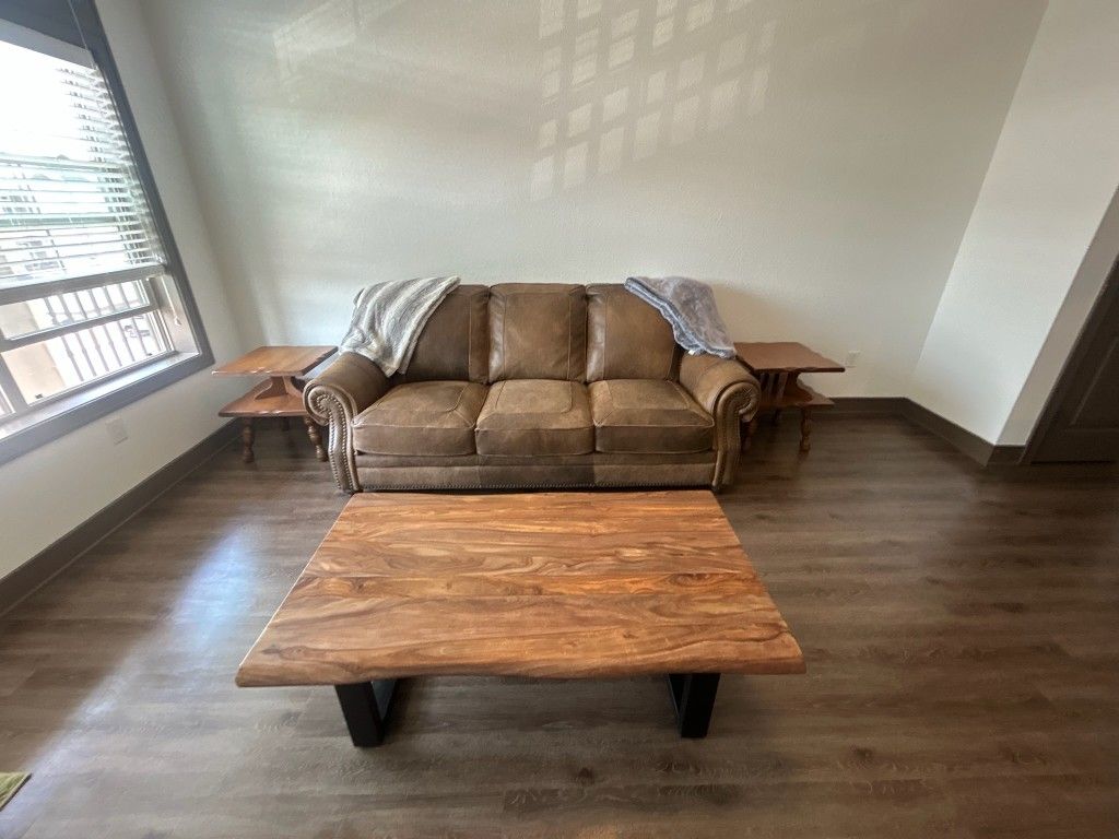 Italiam Leatheer Couch