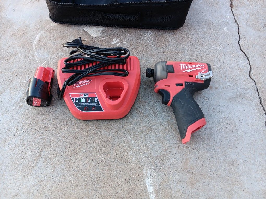 IMPACT DRILL MILWAUKEE