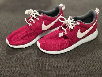 Gym Red NIKE Roshe 4.5Y