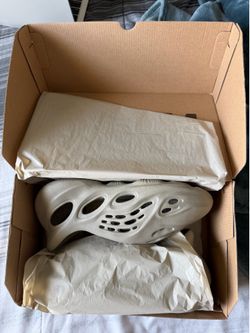 YEEZY FOAM RUNNERS