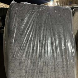 QUEEN MATTRESSES 