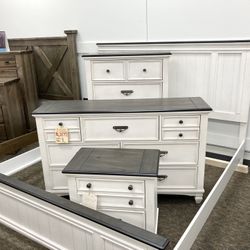 New King Bedroom Set  🔥🔥 AVAILABLE NOW