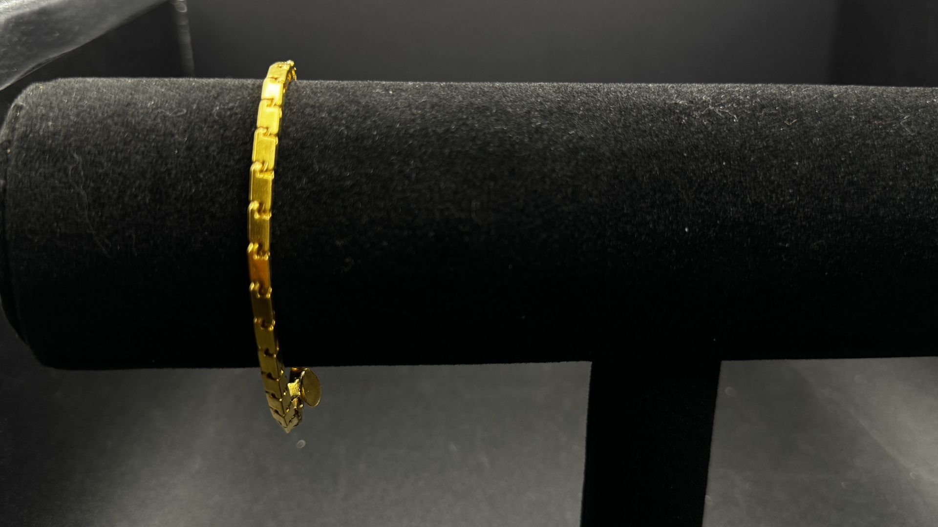 24K Gold bracelet 19.3grms 7-1/2” long 3816 Steilacoom Blvd Lakewood WA (contact info removed)