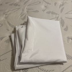 White Round Banquet Table Cloths