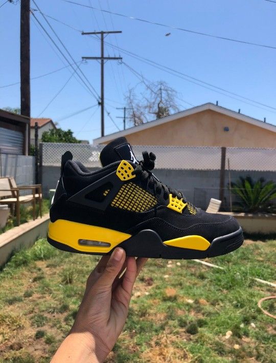 Jordan 4 Thunder