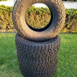 285-70-17 Falken Wildpeak AT3W  99 % Tread left 