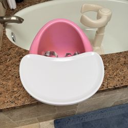 Nuby Seat With Tray And Seatbelt