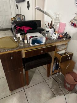 Nail table