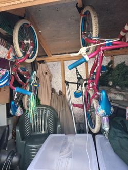 2/ 18" girls bikes with training wheels!must Go!