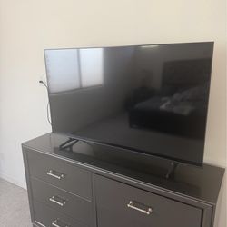 Samsung 55” QLED 4K Smart TV (Q60A) w/ wall bracket