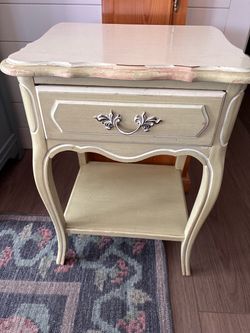 Darling Vintage French Provincial Nightstand. In vintage condition, wear on front edge as pictured 17x15x24. Located in Murray cash/Venmo. Venmo to ho