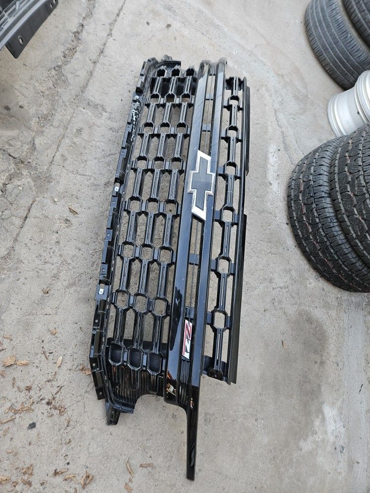 Chevy Tahoe Suburban Grille Oem