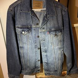 brand new levis trucker jackets-mens medium never worn or washed
