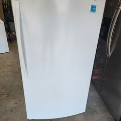 UPRIGHT FREEZER 
