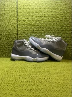 Jordan 11 cool grey size 9.5M