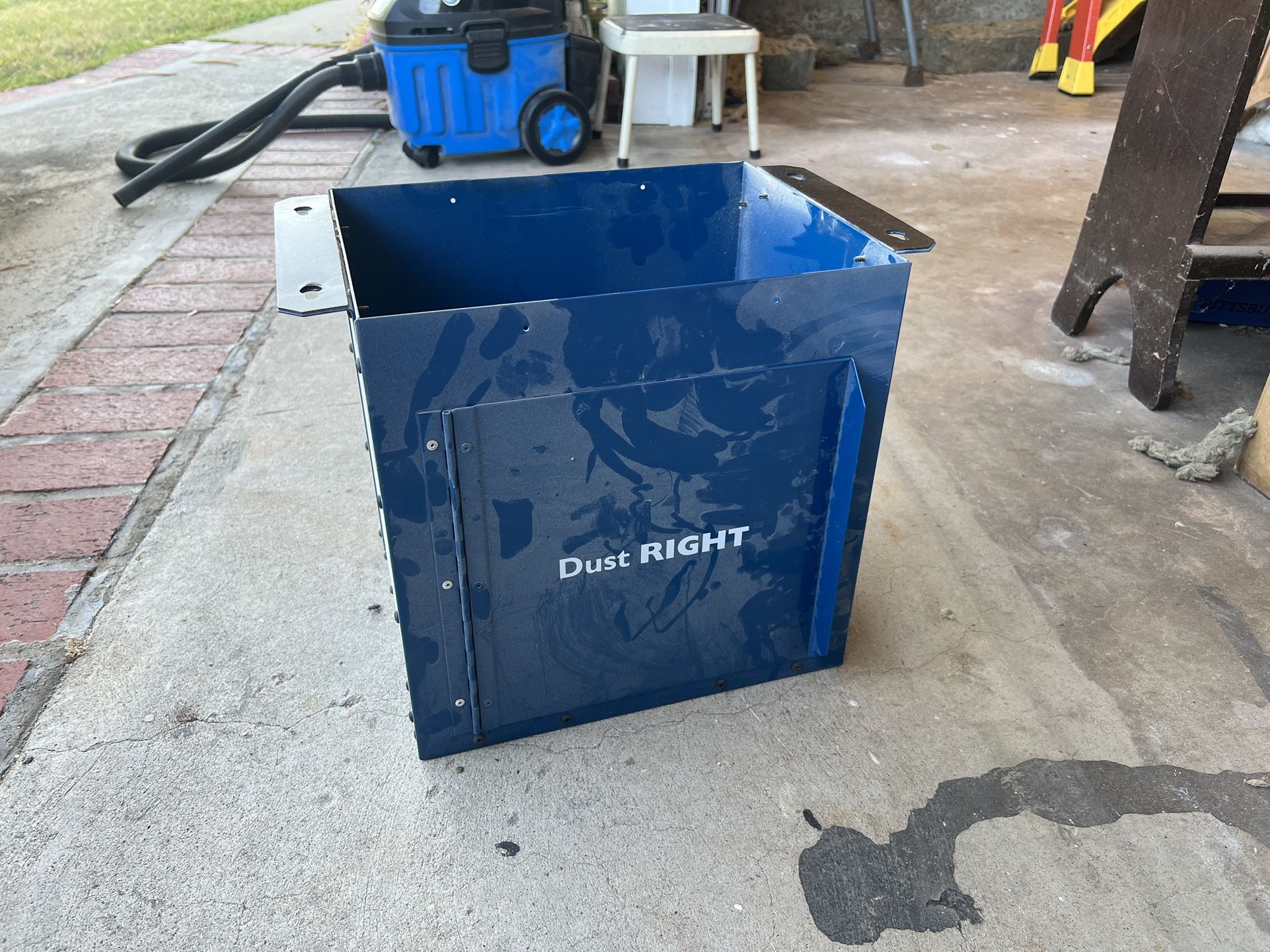 Rockler Dust Right Router Table Dust Bucket Bin