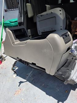 99-07 Silverado Tahoe GMC Avalanche center console