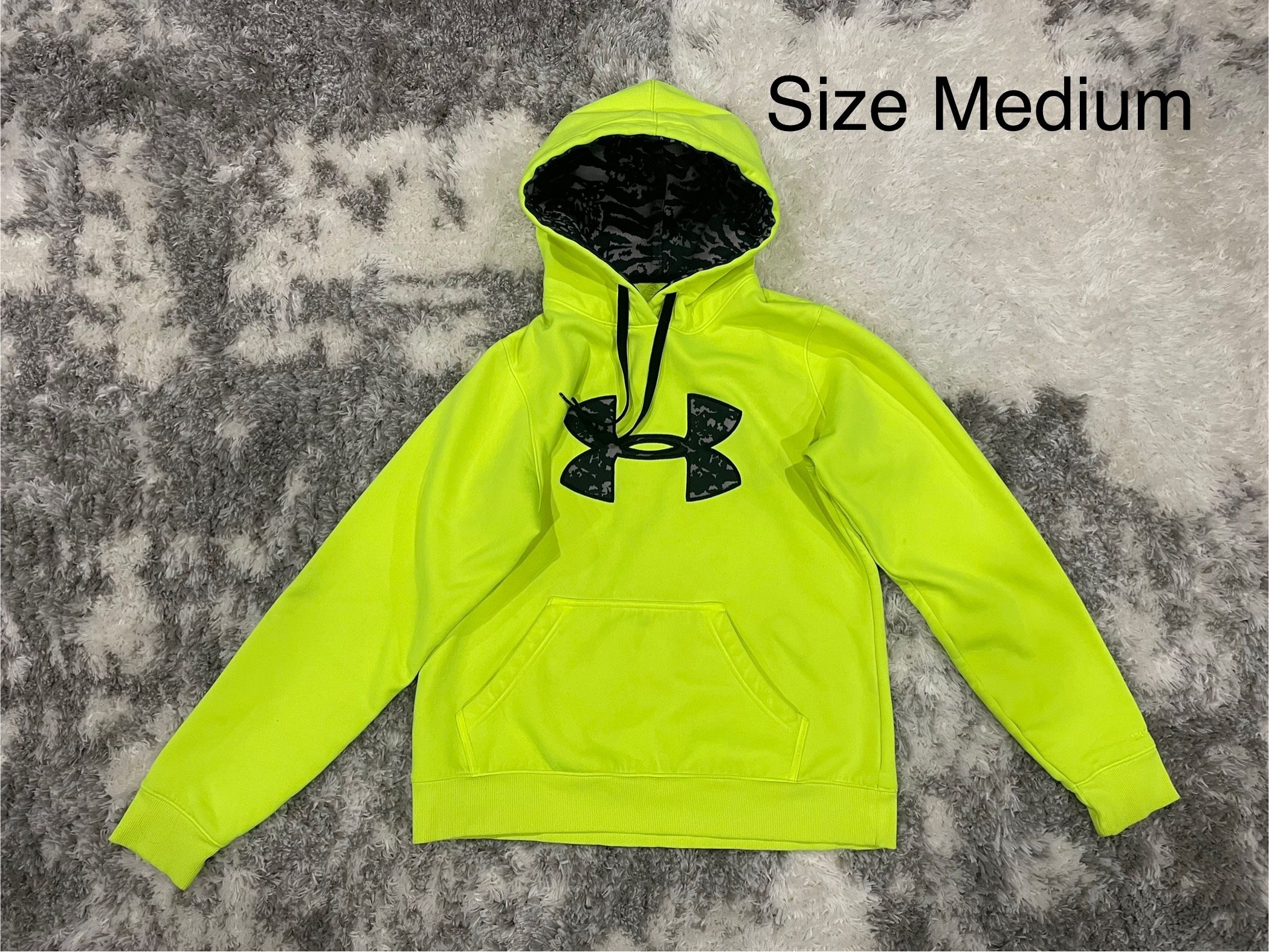 Women’s Under Armor Hoodie Size medium