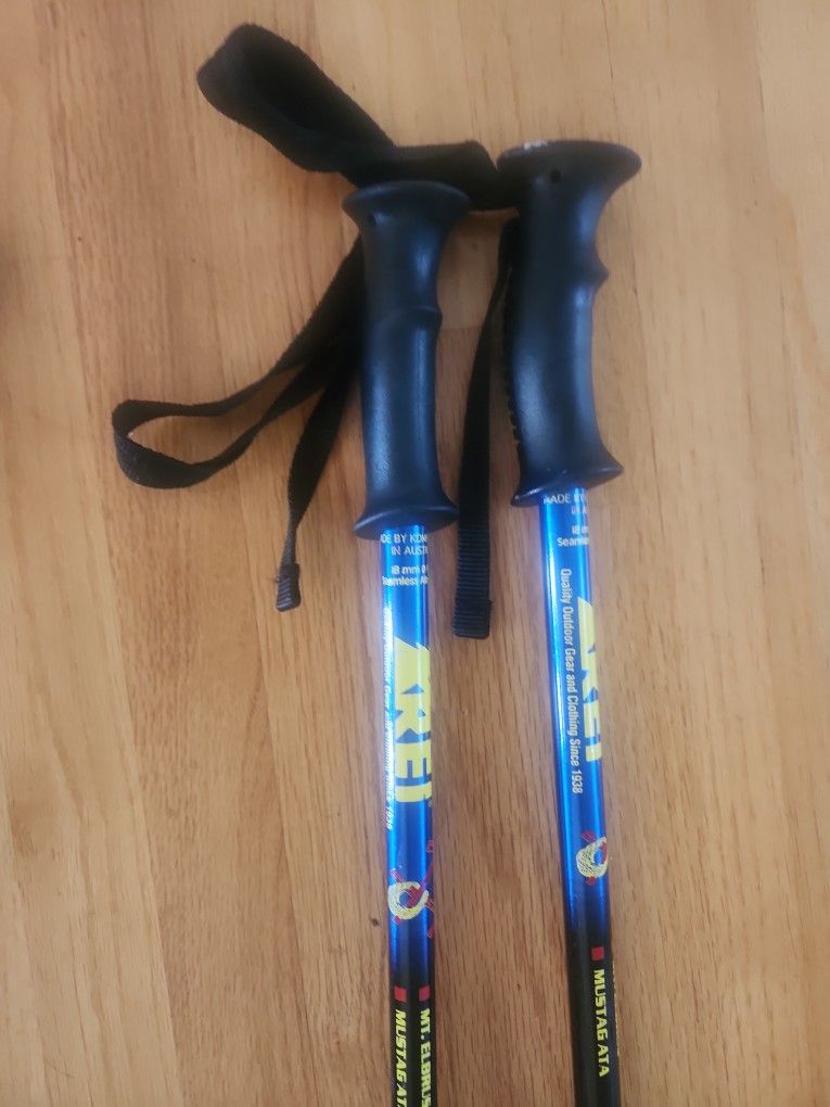 REI Komperdel Hiking Walking Climbing Poles Very Adjustablei