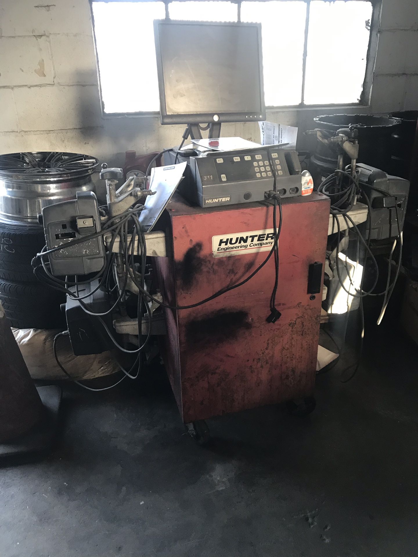 Hunter alignment machine with lift for Sale in Tampa, FL - OfferUp