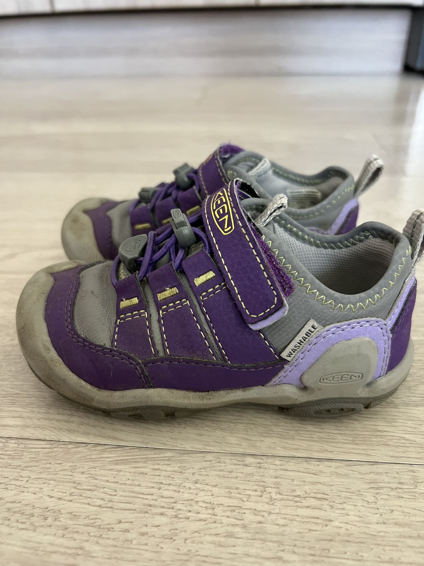 Keen shoes size 8 purple