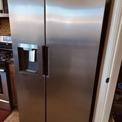 Refrigerator Midea