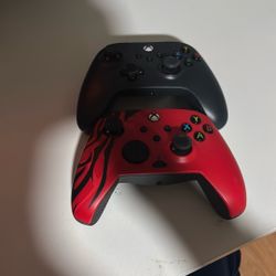 2 Wired Xbox Controllers