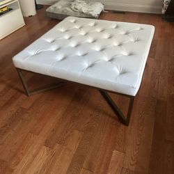 Beautiful And Elegant White Cocktail Ottoman Whit Metal Base