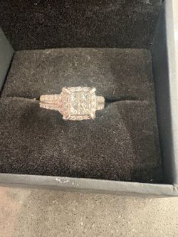 Elegant Diamond Ring 1CTTW 10 K retail price 3k