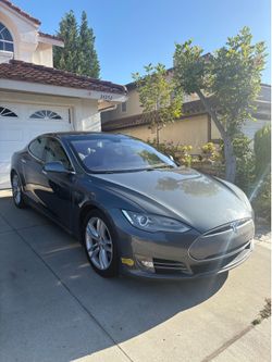 2013 Tesla Model S · 85 free supercharge