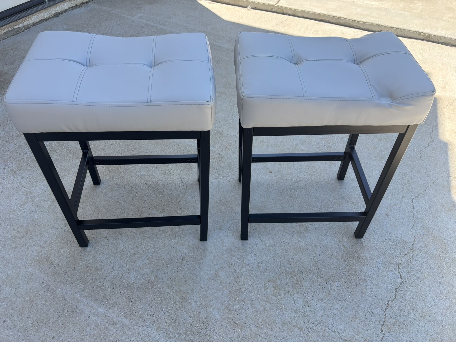 BRAND NEW Set Of 2 24” Bar Stools