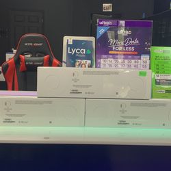 Apple Watch Series SE 40MM Gold Aluminum Case Starlight Sport Band New