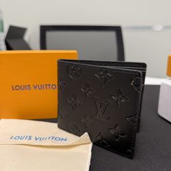 Louis Vuitton leather Wallet 