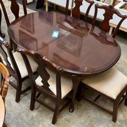 Dinning Table And 6 Chairs 