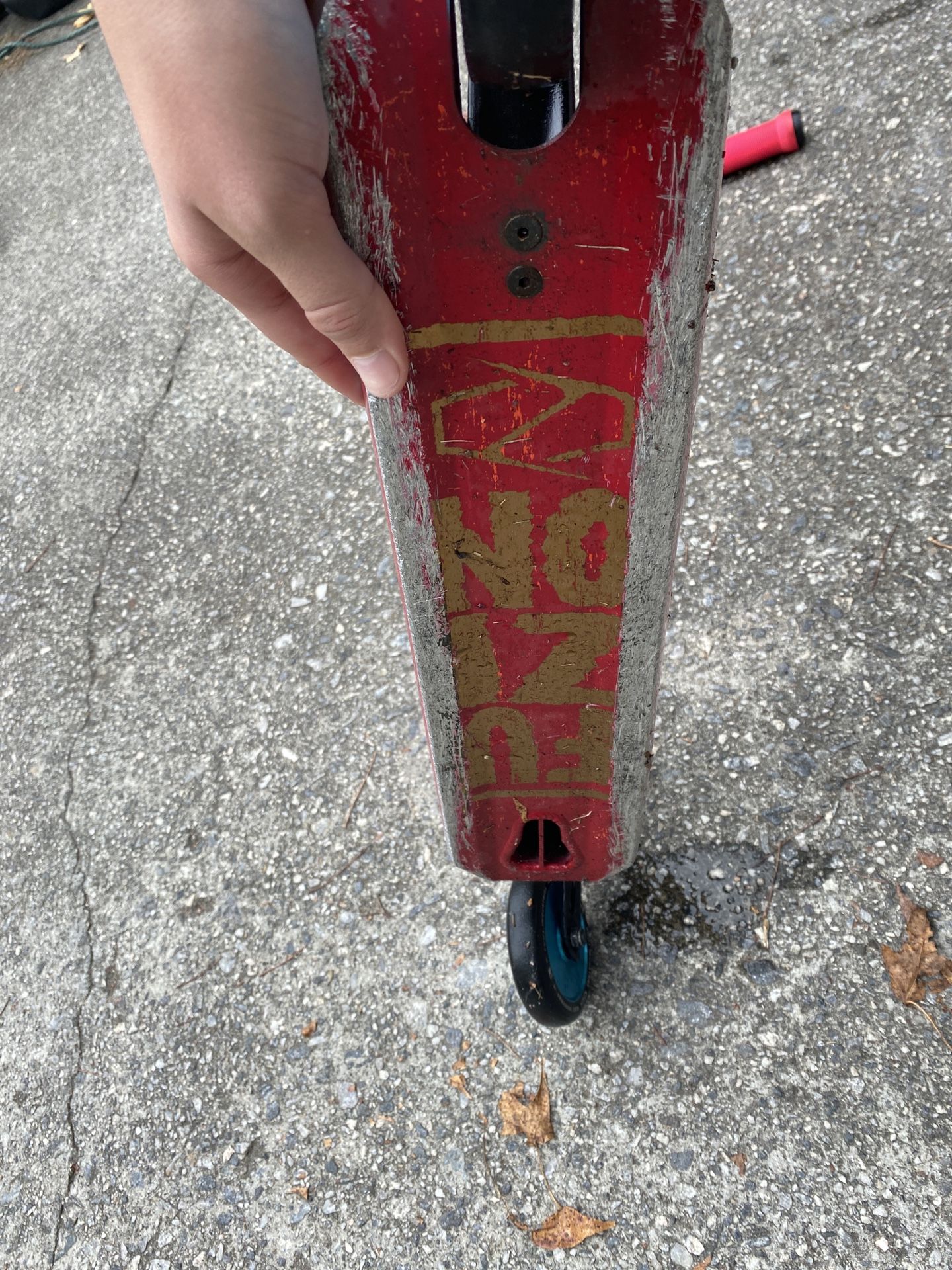 Fusion scooter with root industry wheels and grips