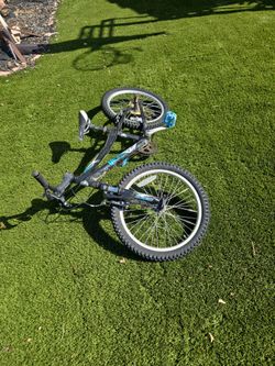 Kids GT black bike