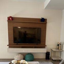 Free- Floating Tv Consule