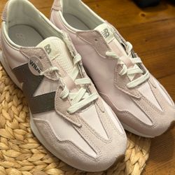 Wide Size 7 New Balance 327