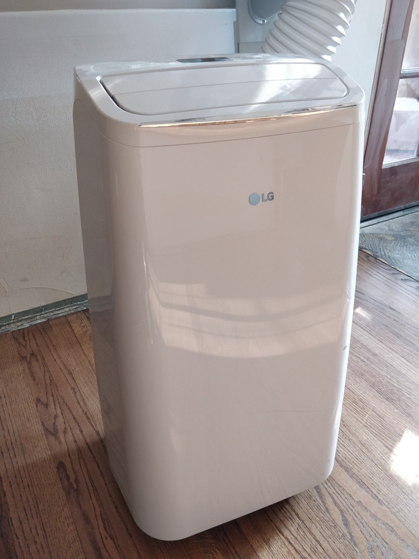 LG 8,000 BTU Portable AC w/ Dehumidifier