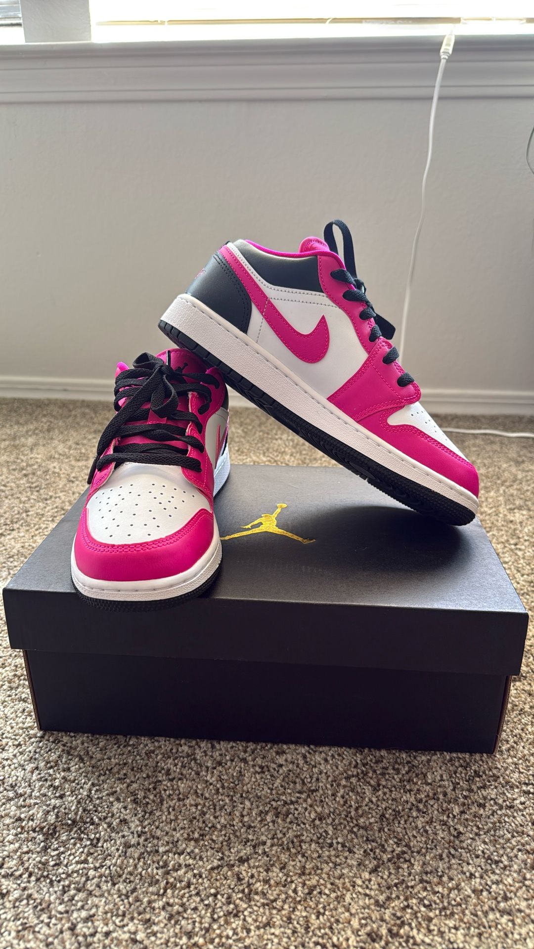 NEW Nike Air Jordan Low (GS) shoes Size 6Y Fierce Pink/Black