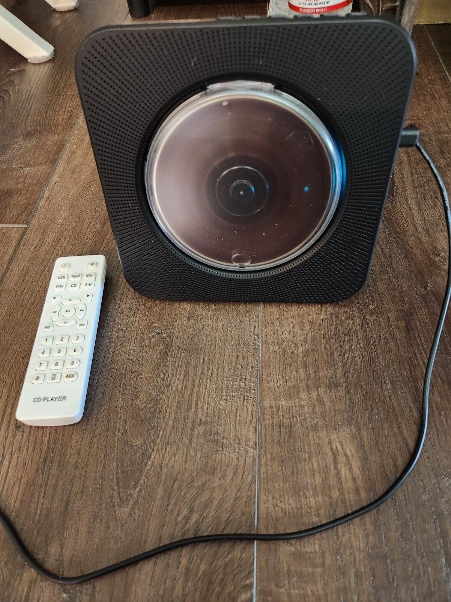 CD player with remote
remote included
7.5x3x7H"