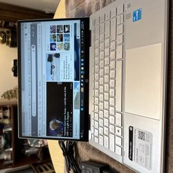 HP PAVILION X360 14M-DY0113DX | I3-1125G4 | 512GB | 8GB | With Power Adapter. Touch screen.